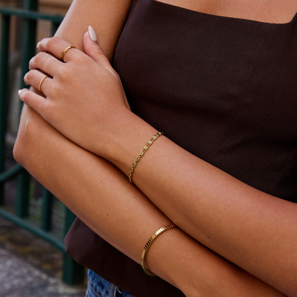 Gold Swirl Link Chain Bracelet